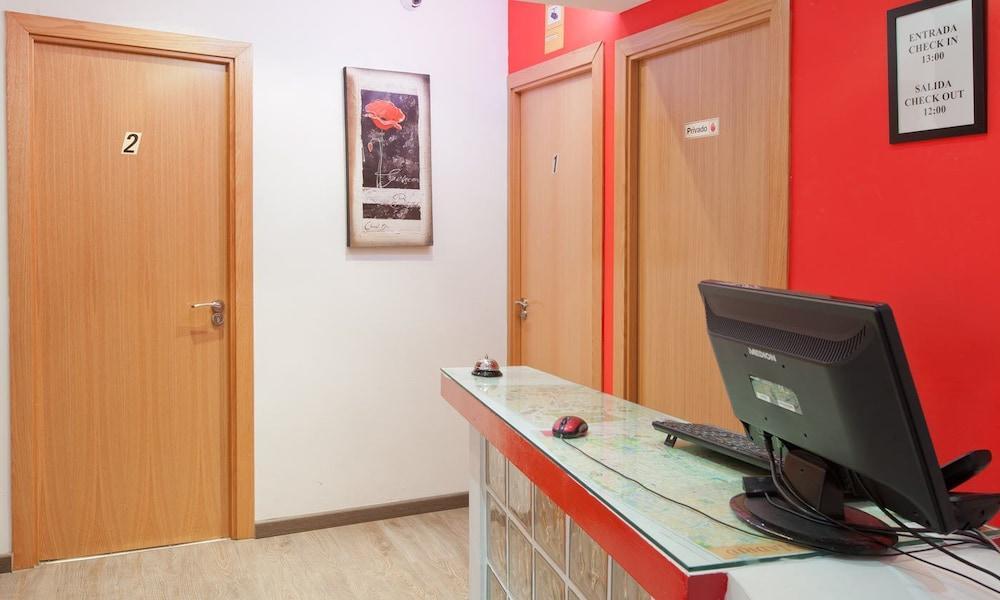 Hostal Abril Madrid Exterior photo