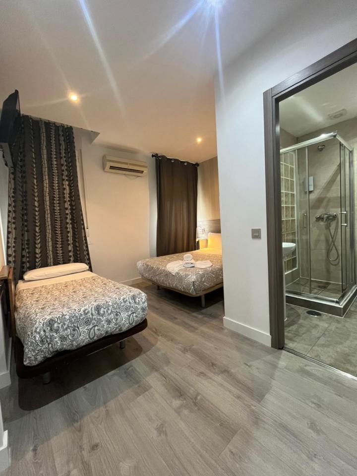 Hostal Abril Madrid Exterior photo
