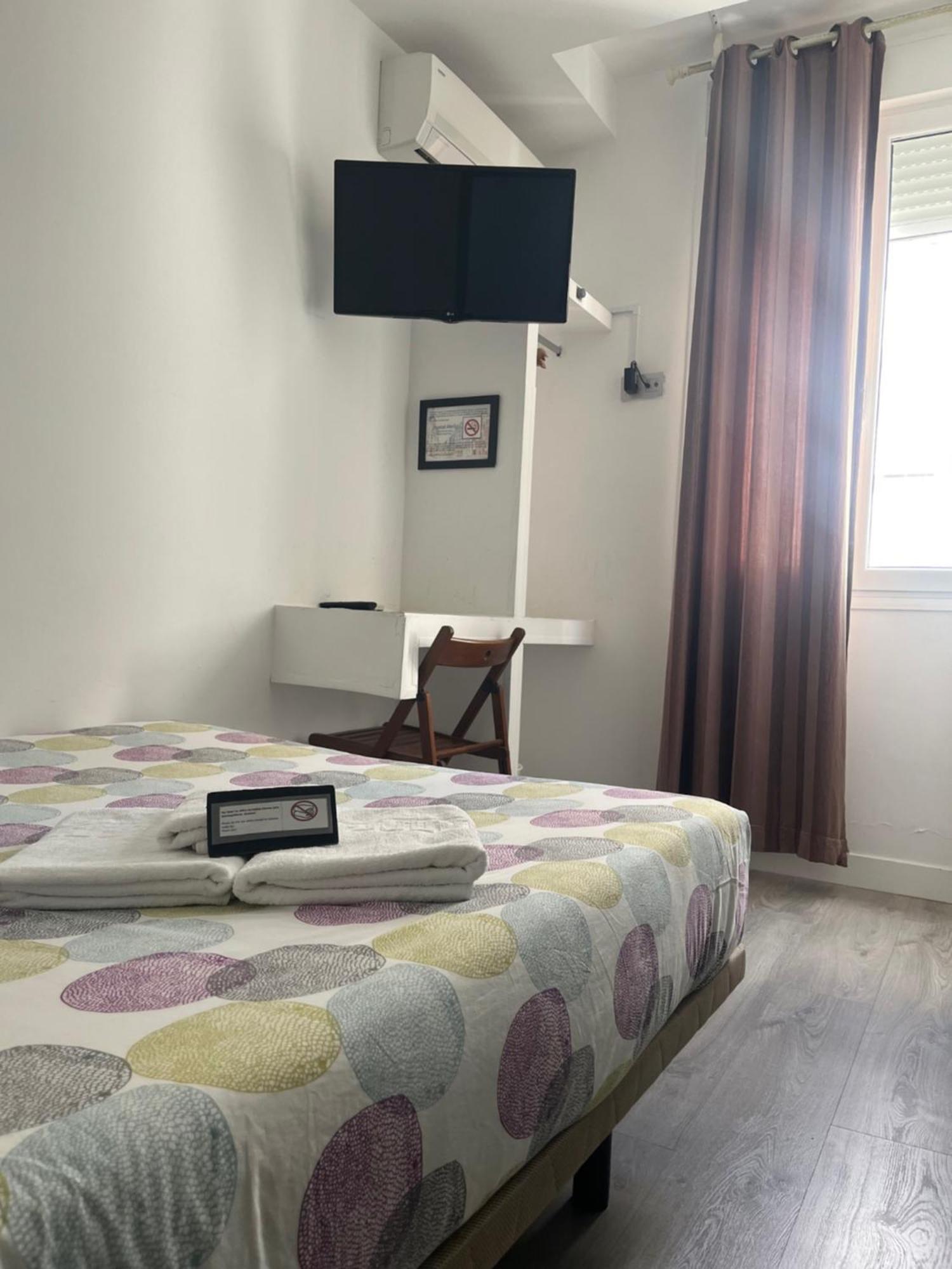 Hostal Abril Madrid Exterior photo