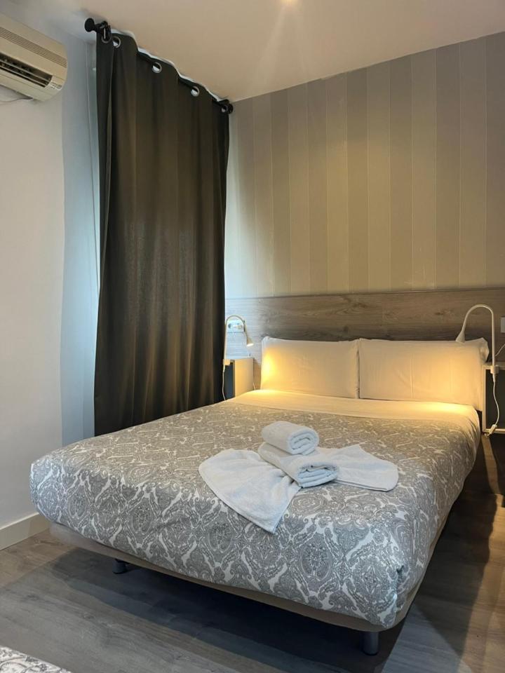 Hostal Abril Madrid Exterior photo