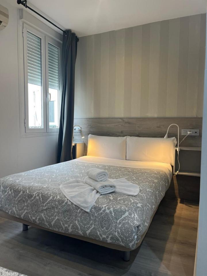 Hostal Abril Madrid Exterior photo