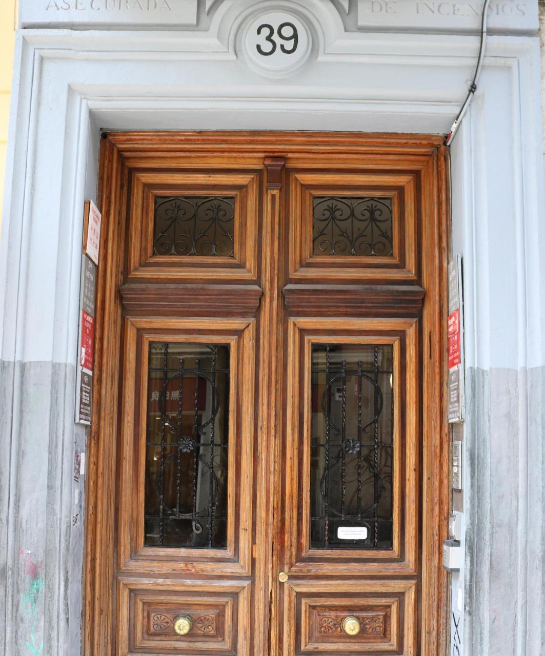 Hostal Abril Madrid Exterior photo