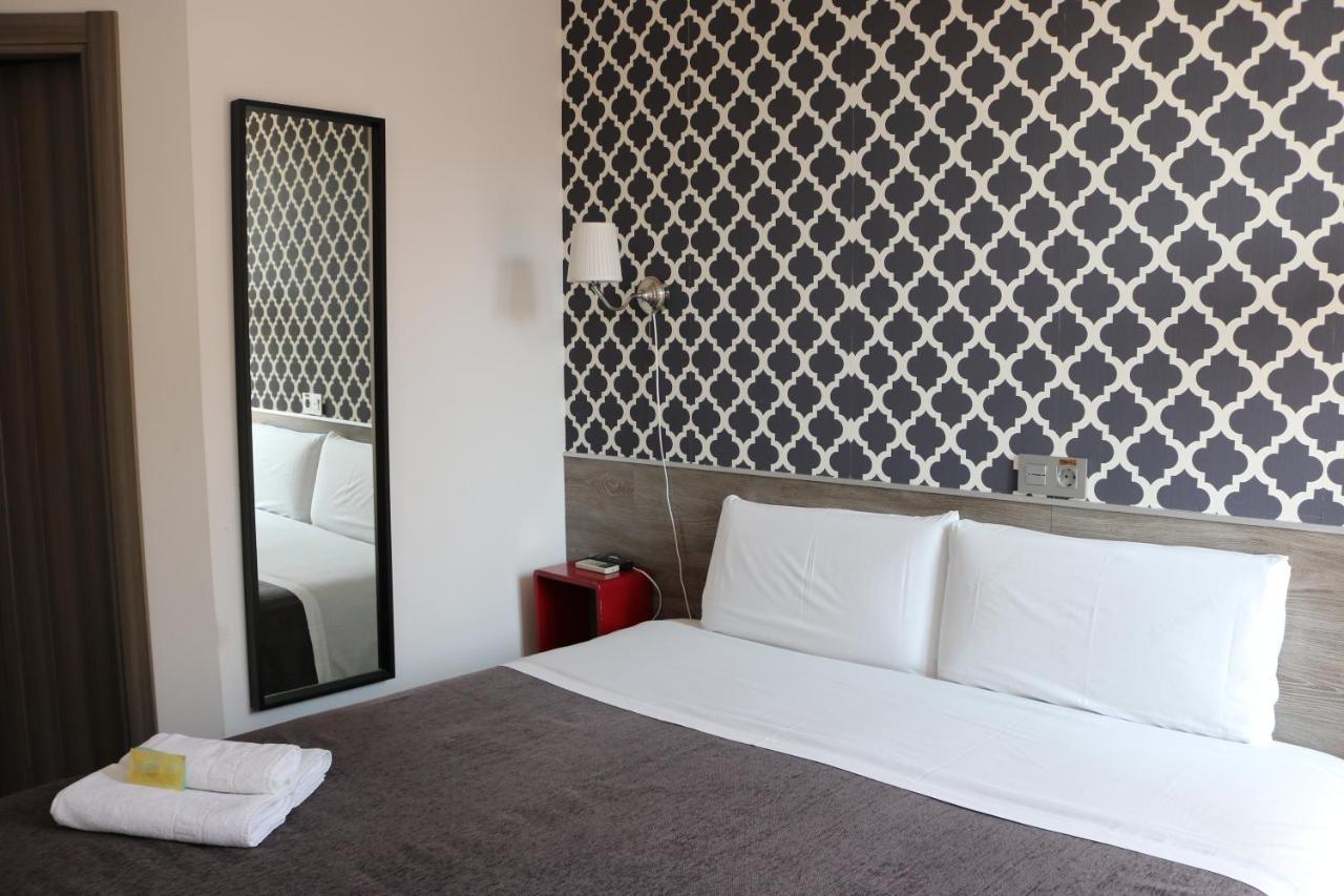 Hostal Abril Madrid Exterior photo